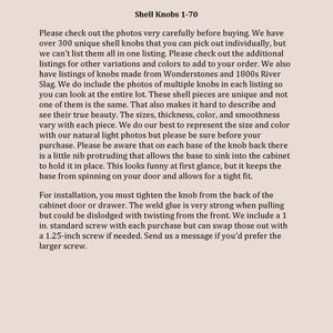 K&ouml;nnte beinhalten: Text auf cremefarbenem Hintergrund: "Bitte vor dem Kauf lesen" und "Muschelkn&ouml;pfe 1-70". Der Text beschreibt Muschelkn&ouml;pfe, ihre Variationen und Installationsanweisungen. Er erw&auml;hnt eine 2,54 cm Schraube.