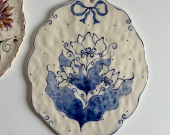 Blue Tulip Ceramic Cheese Board, Handmade Serving Board with Blue Bow, Hand Painted Charcuterie Board, Blue and White Kitchen Decor