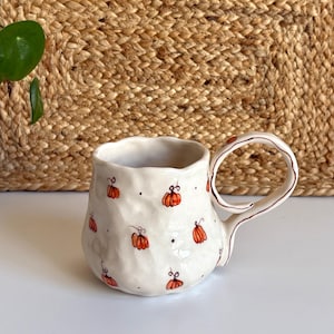 Niedlicher minimalistischer Kürbis-Halloween-Becher - Handgemachter Keramik Herbst, Herbst Kaffee, Latte, Cappuccino-Tasse - Handbemalte Einzigartige Keramiktasse