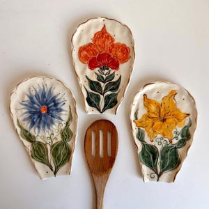 Poggiamestolo floreale, Poggiamestolo in ceramica fatto a mano, Poggiamestolo in ceramica dipinta a mano, Poggiamestolo unico