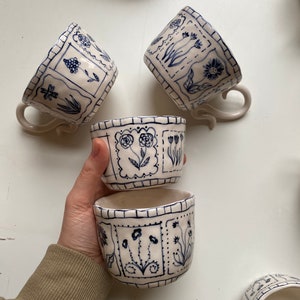 Handgefertigte Blaue Blumenkeramiktassen - Handbemalte Rustikale Keramikteetassen - Bloom Tarot Karten Becher Tasse - Einzigartige Design Keramik Kaffeetasse