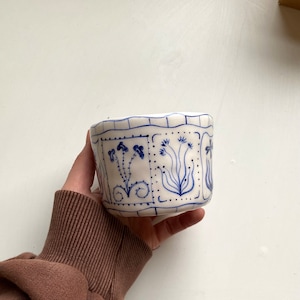Handgefertigte Blaue Blumenkeramiktassen Handbemalte Rustikale Keramikteetassen Bloom Tarot Karten Becher Tasse Einzigartige Design Keramik Kaffeetasse Bild 7