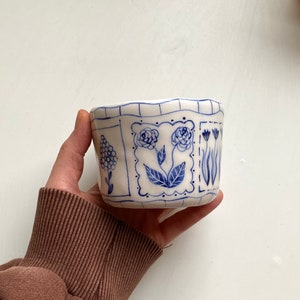 Handgefertigte Blaue Blumenkeramiktassen Handbemalte Rustikale Keramikteetassen Bloom Tarot Karten Becher Tasse Einzigartige Design Keramik Kaffeetasse Bild 9