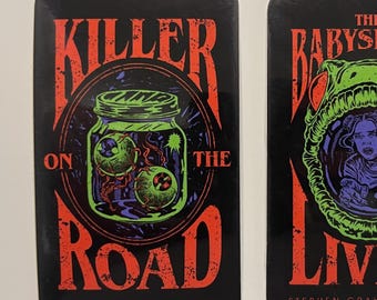 Zestaw naklejek „Zabójca na drodze” / „Opiekunka żyje”