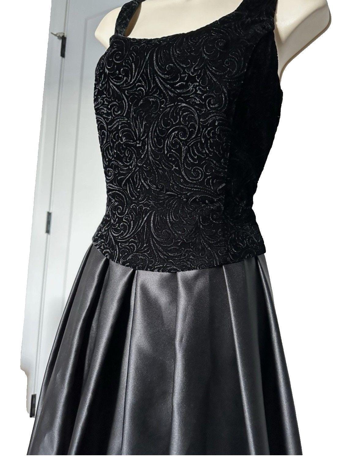 open lace back dress Lace-Up Open-Back Long Black Prom Dress with Glitter Black / 2