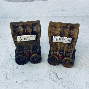 Vintage Covered Wagon Salt & Pepper Shaker Set, Collectible, Keepsake