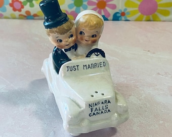 Vintage &quot;Just Married&quot; Niagara Falls Honeymoon Couple Salt & Pepper Shaker Set, Collectible