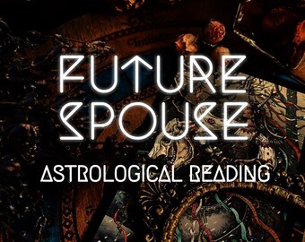 Peut inclure: Une lecture de tarot avec les mots "FUTURE SPOUSE ASTROLOGICAL READING" sur un fond sombre avec une bougie allumée, des fleurs séchées et un flacon d'encre.