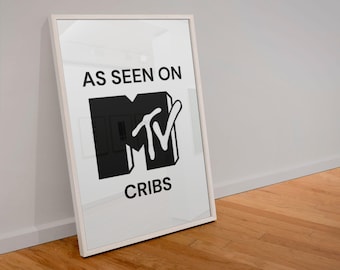 Wydruk artystyczny inspirowany MTV Cribs, nostalgiczna dekoracja ścienna z lat 90., minimalistyczny plakat popkulturowy, czarno-biały do druku, cyfrowe pobieranie w stylu retro z lat 2000.