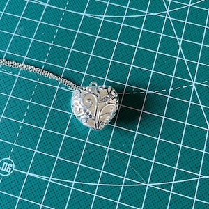 Heart pendant necklace
