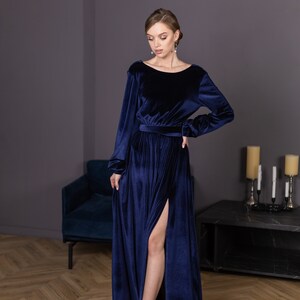 Abito lungo blu navy a maniche lunghe per donna, abito da damigella d'onore in velluto, abito lungo svasato formale, abito senza schienale, abito da cocktail elegante immagine 5