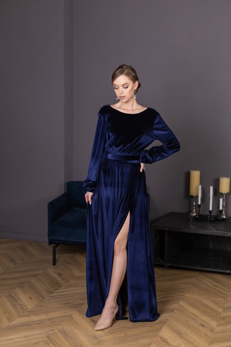 Abito lungo blu navy a maniche lunghe per donna, abito da damigella d'onore in velluto, abito lungo svasato formale, abito senza schienale, abito da cocktail elegante immagine 5