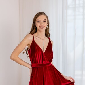 Fluwelen jurk Rode fluwelen jurk Lange fluwelen jurk Fluwelen jurken voor vrouwen Fluwelen bruidsmeisjesjurk Fluwelen avondjurk grote maat afbeelding 5