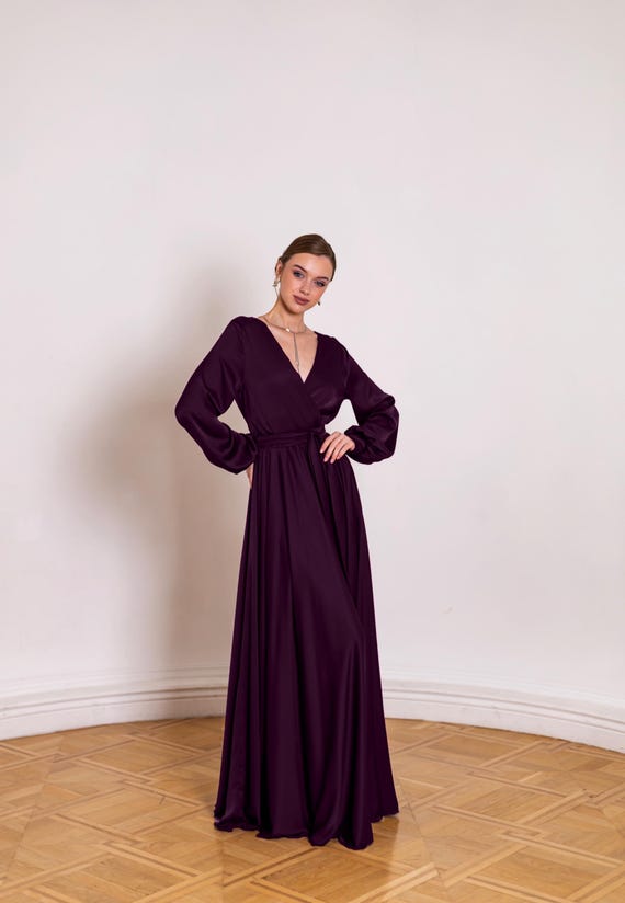 green emerald velvet dress A-line Chiffon Asymmetrical Hem Mother of the Bride Dress with Ruffle  Sleeves main image 0