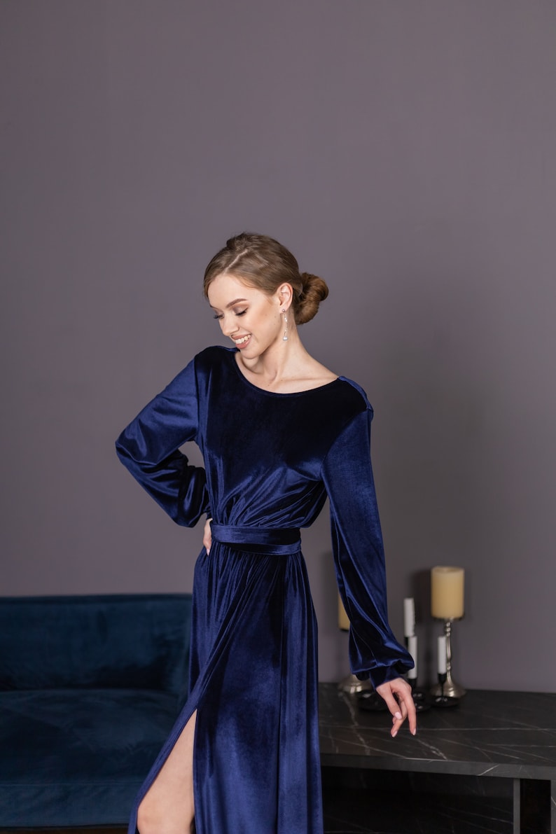 Abito lungo blu navy a maniche lunghe per donna, abito da damigella d'onore in velluto, abito lungo svasato formale, abito senza schienale, abito da cocktail elegante immagine 4