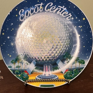 Disney’s Epcot Center decorative plate - 1982 made in Japan