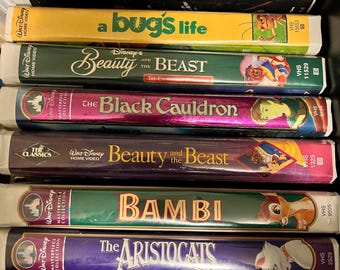 Collection Walt Disney VHS - Aristochats, une vie d&#39;insectes, Bambi, Cendrillon, buzz l&#39;éclair, chaudron noir, la belle et la bête, etc.