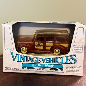 Ertl Classic Vehicles 1940 Ford Woody Station Wagon die-cast metal replica 1/43 scale