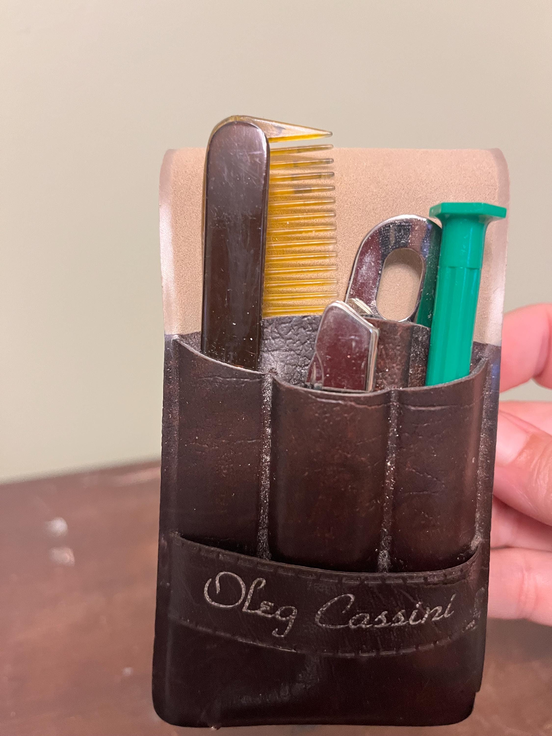 Oleg Cassini Travel Grooming Set, Comb, Nail File, Shoe Horn, Mini