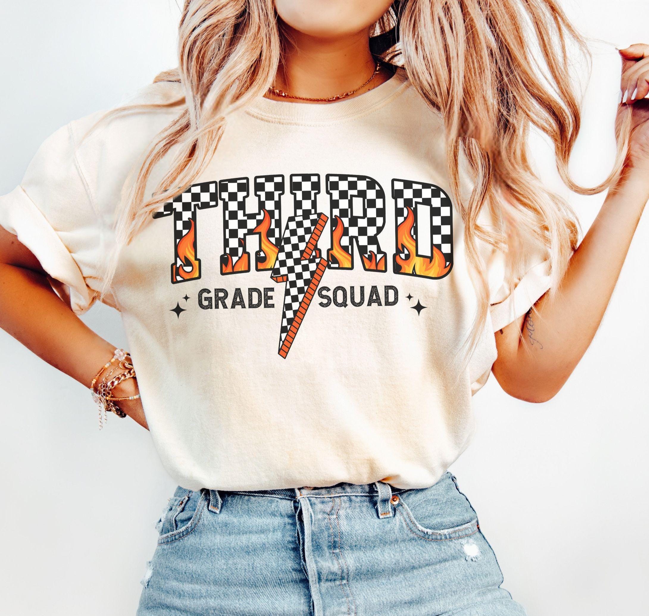 Chemise de l'équipe des enseignants de 3e année Comfort Colors, chemises assorties de l'équipe de 3e année, T-shirt des enseignants de 3e année à carreaux flammes, cadeau de rentrée