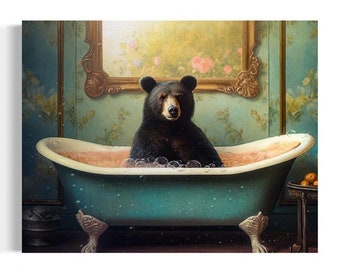 Può includere: Un orso nero è seduto in una vasca da bagno vintage a zampe di artiglio piena di bolle e acqua. La vasca da bagno è blu-verde e bianca con accenti dorati. L'orso guarda direttamente lo spettatore.