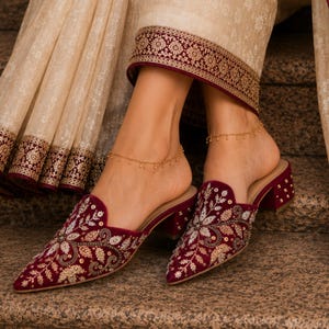 Maroon Embroidered Velvet Jutti Bridal Mules Indian Wedding Shoes Punjabi Jutti Pakistani shoes Bridal Flats Khussa Shoes Women Slip on hill