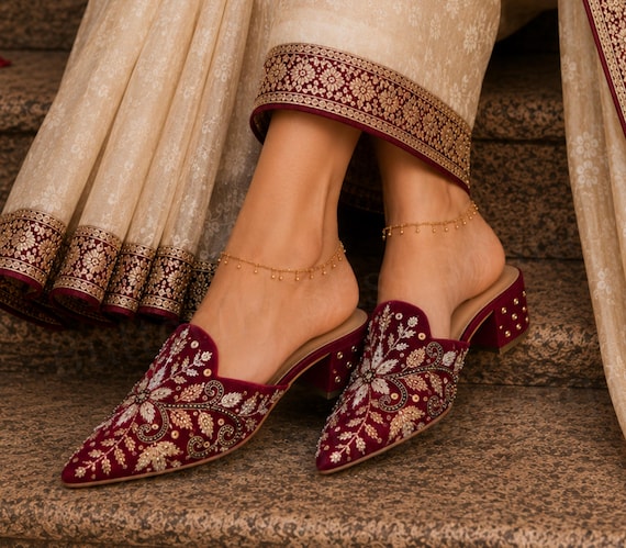 Maroon Embroidered Velvet Jutti Bridal Mules Indian Wedding Shoes Punjabi Jutti Pakistani shoes Bridal Flats Khussa Shoes Women Slip on hill