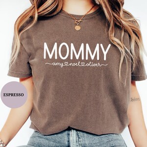 Camiseta de mamá personalizada Comfort Colors® con nombres de niños Regalo para el Día de la Madre Camiseta de mamá Camiseta de mamá Camiseta de mamá Camiseta de mamá personalizada con niños