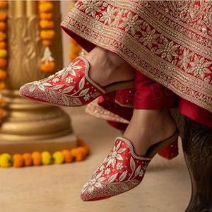 Bridal Embroidered Jutti Red Bridal Mules Indian Wedding Shoes Punjabi Jutti Pakistani shoes Bridal Khussa trendy slips ons kundan khussa