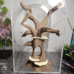 3D printed Magnetic Tree with Peek-Through Hole Jumping Spider Hide Small Terrarium Decor