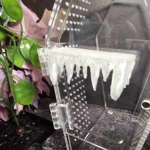3D printed Icicle Platform Magnrtic Jumping Spider Hide