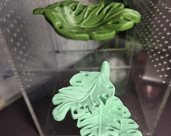 Piel de araña con plataforma de hoja de Monsterra Holey impresa en 3D