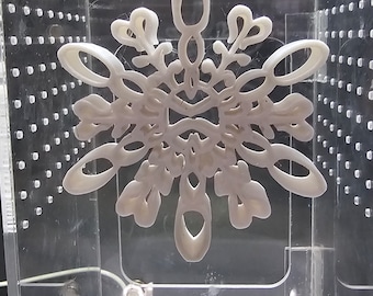 Piel de araña saltadora de copo de nieve impresa en 3D