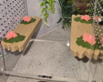 3D printed Magnetic Customizable Floral Mossy Wooden Plank Jumping Spider Shelf Terrarium Decor