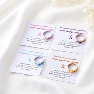 Anello personalizzato con pietra portafortuna a forma di cuore "Io indosso il rosa per me stesso", nome inciso e biglietto di affermazione, regalo per sopravvissuti alla consapevolezza del cancro.