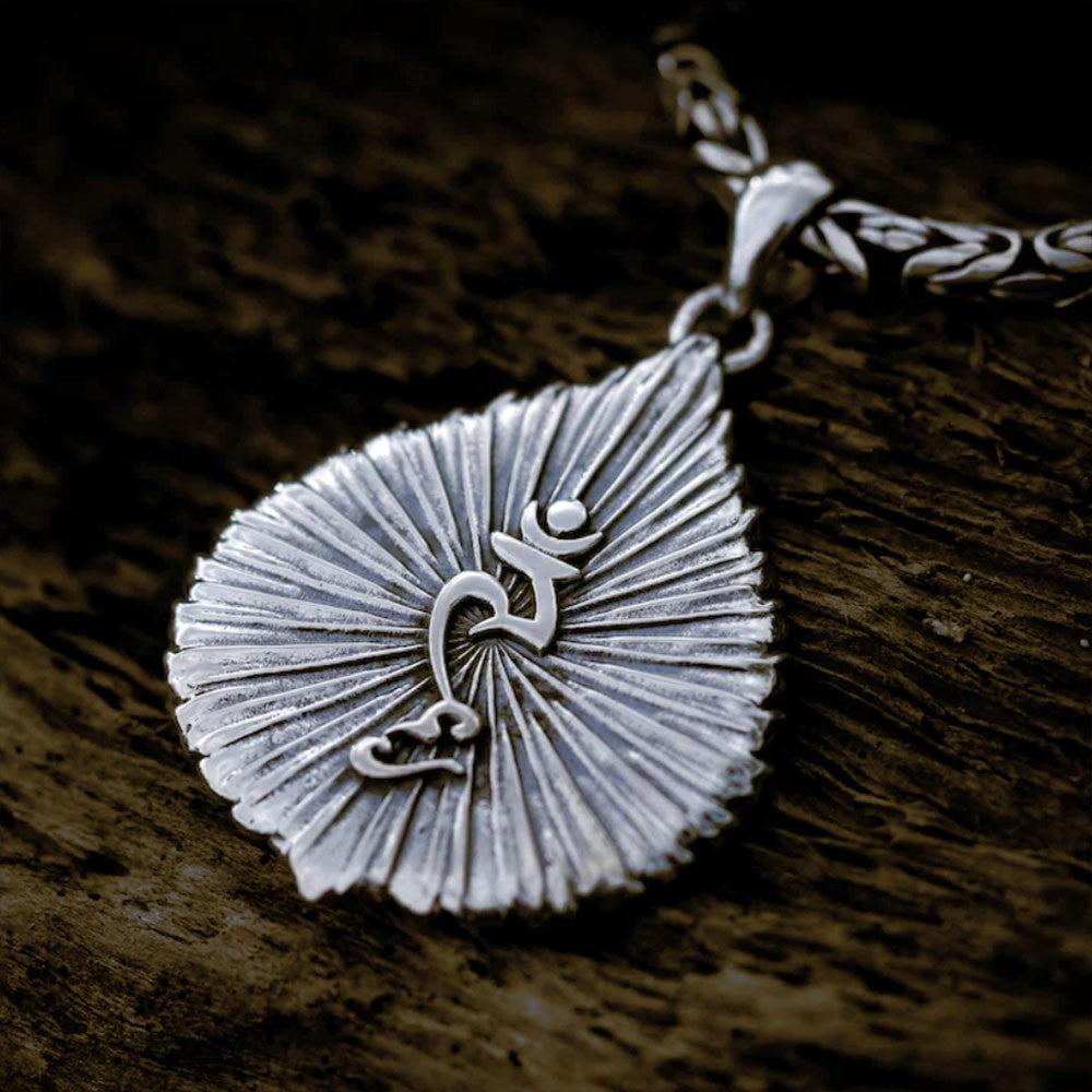 Collana con ciondolo a forma di fiore di loto, Buddha, OHM OM AUM, yoga
