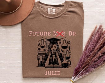 Maglietta personalizzata per laureati Steminist, maglietta per donne nella scienza, regalo per dottorandi, maglietta motivazionale STEM, Comfort Colors 1717, maglietta personalizzata