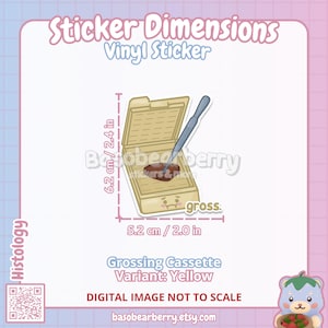 Peut inclure: Un autocollant en vinyle jaune repr&eacute;sentant une cassette de grossissement de dessin anim&eacute; avec un petit &eacute;chantillon de tissu brun &agrave; l'int&eacute;rieur. La cassette est ouverte et contient une petite pince bleue &agrave; l'int&eacute;rieur. L'autocollant mesure 6,2 cm de haut et 5,2 cm de large. L'autocollant indique "gross."