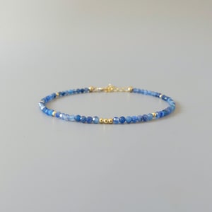 Tiny Blue Kyanite Bracelet Dainty Gemstone Beaded Bracelet Blue Crystal Minimalist Jewelry Boho Chic Healing Wedding Blue Gift for Mom Wife