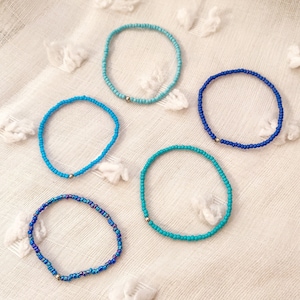 Seed Bead stretch bracelet- Iridescent purple, dark purple, blue, light blue, teal- stacking bracelet, simple bracelet