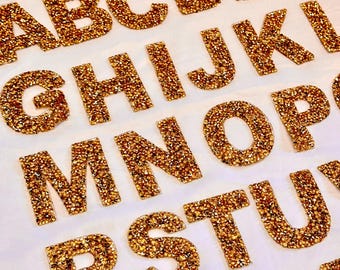 Gouden strijkletters met strasssteentjes, DIY gouden strijkletters met strasssteentjes, gouden kledingpatches, handgemaakte strijkpatches voor bruiloften