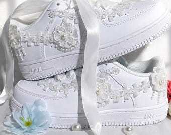 Personalized flower girl sneakers, adorned with pearls, ribbon bridal shoes, and cute lace party shoes,Wedding favors