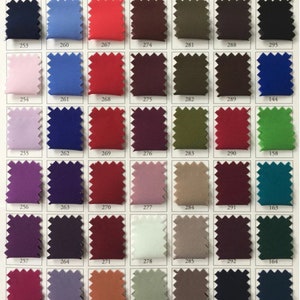 Puede incluir: Una carta de colores con muestras de tela en una variedad de tonos, incluyendo rosa, azul, rojo, verde y marr&oacute;n. Las muestras est&aacute;n dispuestas en una cuadr&iacute;cula con n&uacute;meros y el texto "Give New Look To Your Suit By Choosing Different Colour".