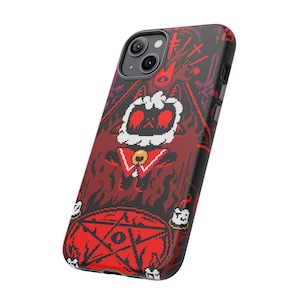 Op de afbeelding: Een zwarte telefoonhoes met een rood en zwart gepixelde afbeelding van een wezen met een rode kraag en een pentagram. Het wezen heeft rode ogen en een wit gezicht.