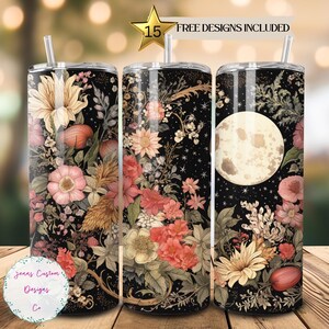 Puede incluir: Tres vasos de acero inoxidable con un diseño floral sobre un fondo negro. El diseño presenta una luna llena, estrellas y varias flores en tonos de rosa, amarillo y blanco. Los vasos son perfectos para contener bebidas calientes o frías.