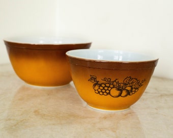 Vintage Pyrex by Corning Mixing Bowls Set of 2- Medium and Small