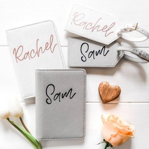 Gepersonaliseerde paspoorthoes en gepersonaliseerde bagagelabels voor vrouwen, gepersonaliseerde paspoorthouder met naam, gepersonaliseerde reisgeschenken.