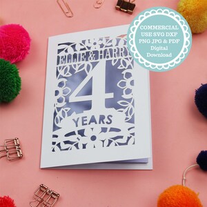 クリカットまたはレーザーカット用のペーパーカット4周年記念カードSVG