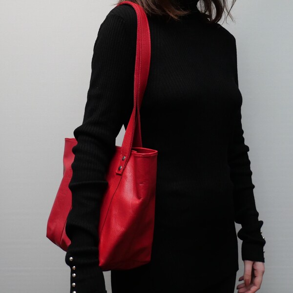 Sac en cuir rouge fait main. Un cadeau parfait pour une maman.