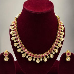 Künstlicher Rubin rot Kundan Choker Halsketten-Set, antikes Goldbirnen-Tropfen-Brautschmuck